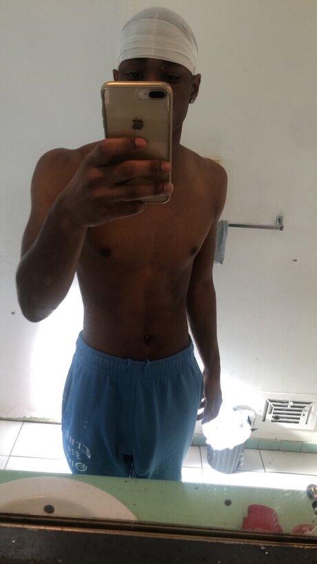 Nacktes geleaktes OnlyFans-Foto von Ziggy Flores