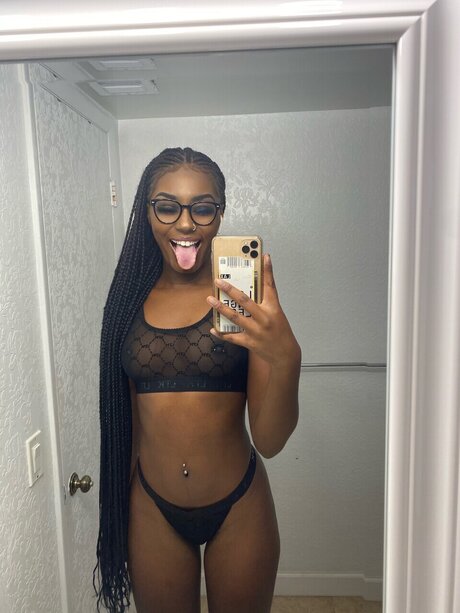 Nacktes geleaktes OnlyFans-Foto von Kandy