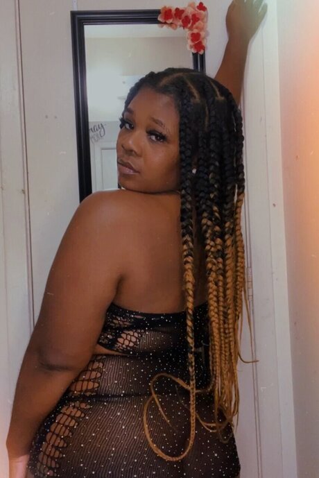 Nacktes geleaktes OnlyFans-Foto von Della Baby 