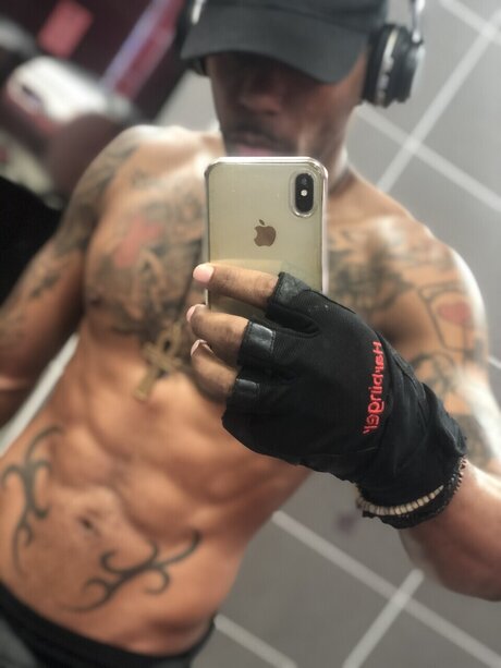 Nacktes geleaktes OnlyFans-Foto von Trboogie