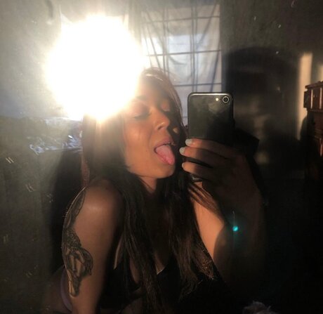 Nacktes geleaktes OnlyFans-Foto von Milz 