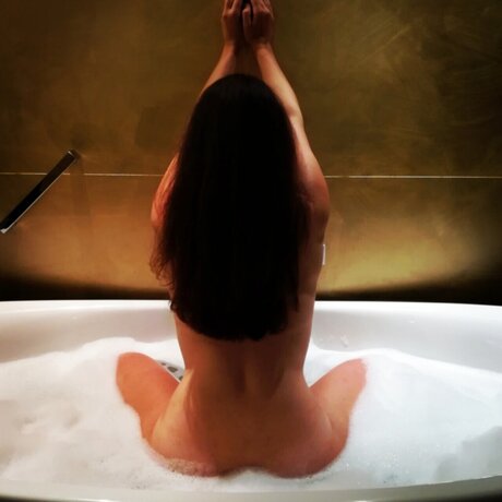 Nacktes geleaktes OnlyFans-Foto von Linterdit