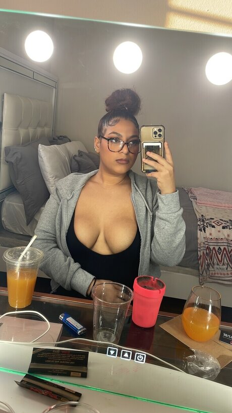 Nacktes geleaktes OnlyFans-Foto von Mistress Stacy