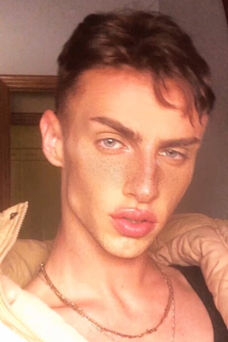 Nacktes geleaktes OnlyFans-Foto von Edu