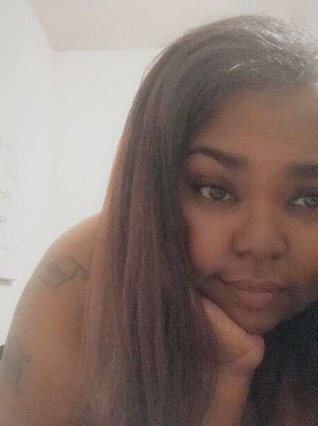 Nacktes geleaktes OnlyFans-Foto von Iknoutastnit