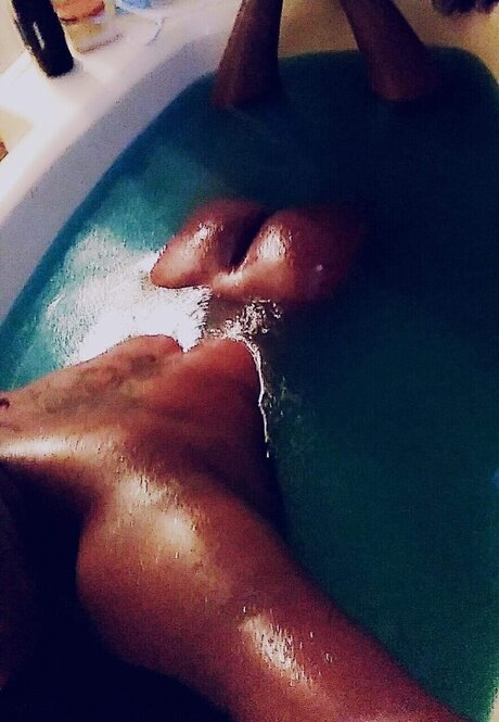 Nacktes geleaktes OnlyFans-Foto von Theliveset