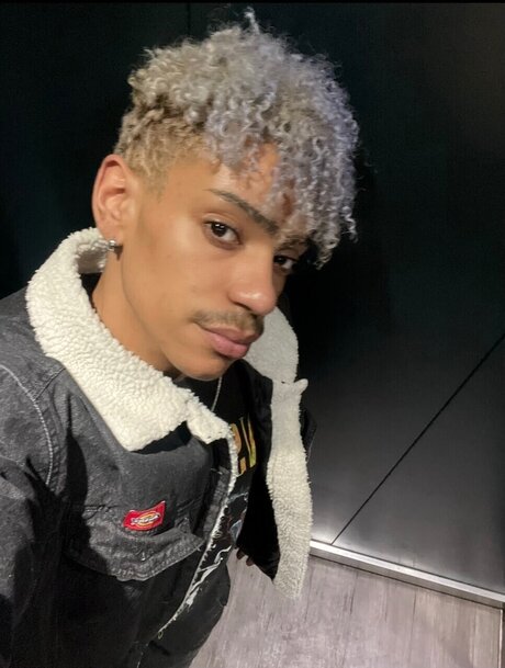 Nacktes geleaktes OnlyFans-Foto von Purplelsime