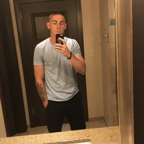 Nacktes geleaktes OnlyFans-Foto von Allen
