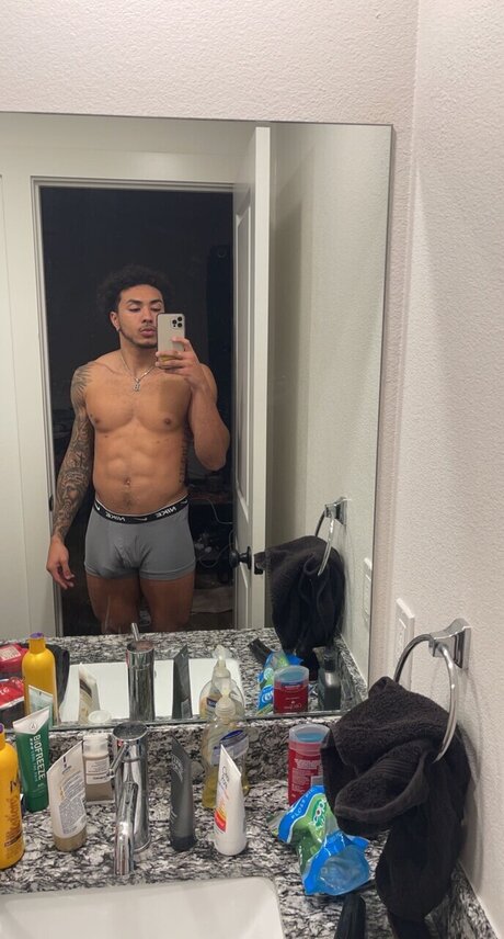 Nacktes geleaktes OnlyFans-Foto von B
