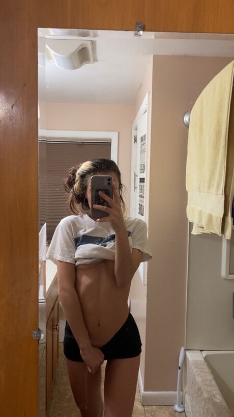 Nacktes geleaktes OnlyFans-Foto von Lolabanks