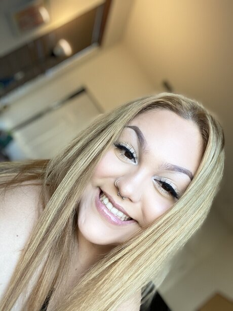 Nacktes geleaktes OnlyFans-Foto von Momo