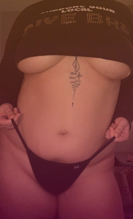Nacktes geleaktes OnlyFans-Foto von Peachie