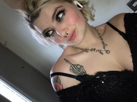 Nacktes geleaktes OnlyFans-Foto von Punkbunny 