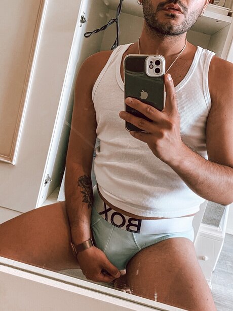 Nacktes geleaktes OnlyFans-Foto von Yiit