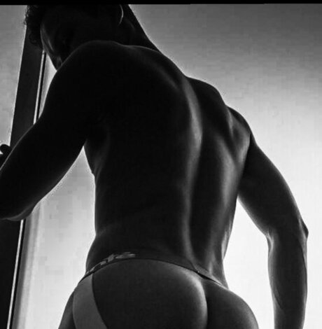 Nacktes geleaktes OnlyFans-Foto von Varo