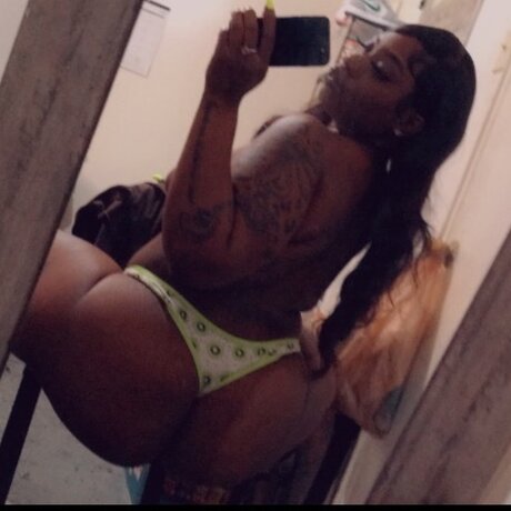 Nacktes geleaktes OnlyFans-Foto von Chocolatebaby 
