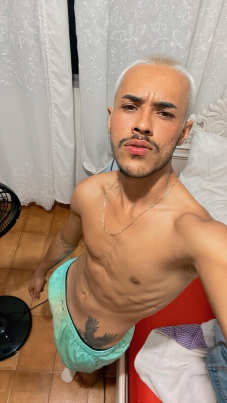 Nacktes geleaktes OnlyFans-Foto von Santyago