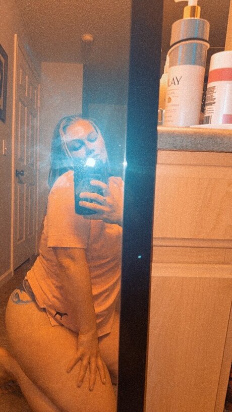 Nacktes geleaktes OnlyFans-Foto von Syd
