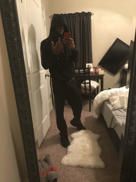Nacktes geleaktes OnlyFans-Foto von Darkchocolatethunder