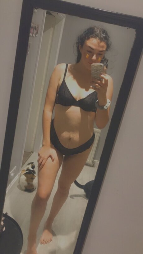 Nacktes geleaktes OnlyFans-Foto von A