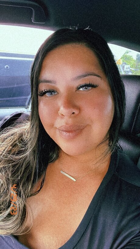Nacktes geleaktes OnlyFans-Foto von Bluntandjuicy