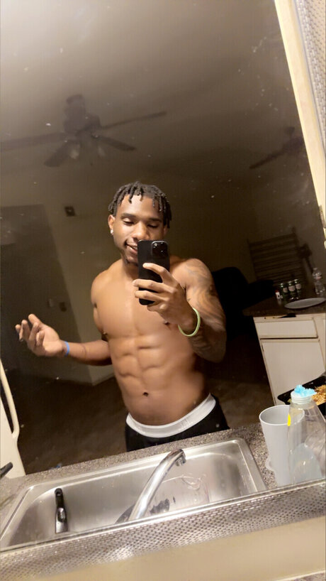Nacktes geleaktes OnlyFans-Foto von Mister