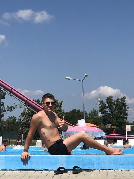 Nacktes geleaktes OnlyFans-Foto von Neacsu Adrian