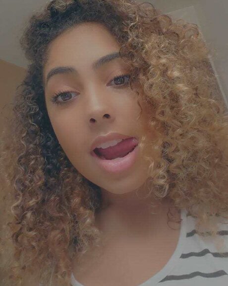 Nacktes geleaktes OnlyFans-Foto von Keke