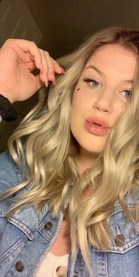 Nacktes geleaktes OnlyFans-Foto von Lexi