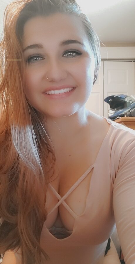 Nacktes geleaktes OnlyFans-Foto von Honey
