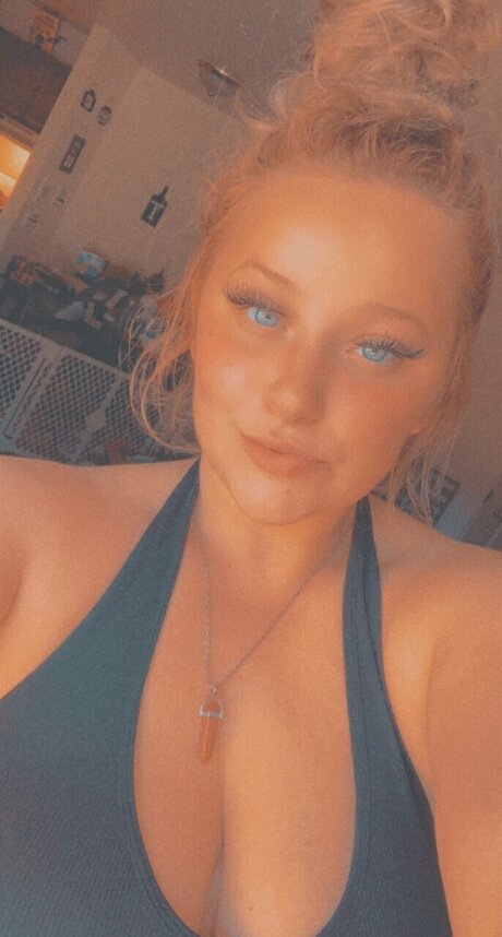 Nacktes geleaktes OnlyFans-Foto von Lizzy