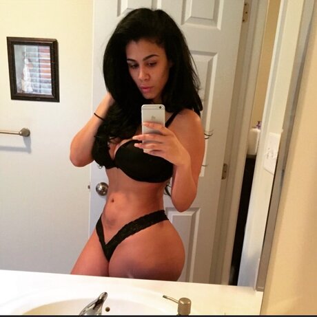 Nacktes geleaktes OnlyFans-Foto von Juicysteph