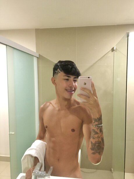 Nacktes geleaktes OnlyFans-Foto von Magrinho Sexy