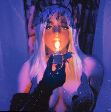 Nacktes geleaktes OnlyFans-Foto von Ellie 