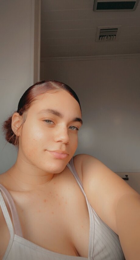 Nacktes geleaktes OnlyFans-Foto von Lighskinnae