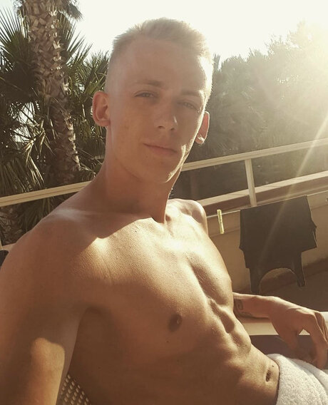 Nacktes geleaktes OnlyFans-Foto von Ikarus95