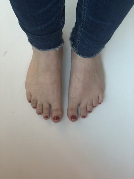 Nacktes geleaktes OnlyFans-Foto von Lustrous Feet