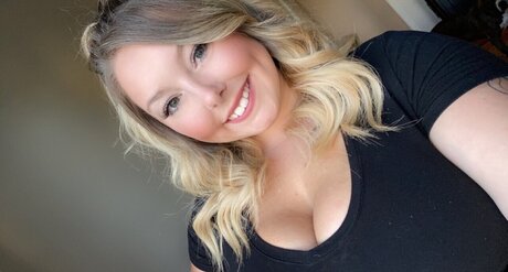 Nacktes geleaktes OnlyFans-Foto von Courtney