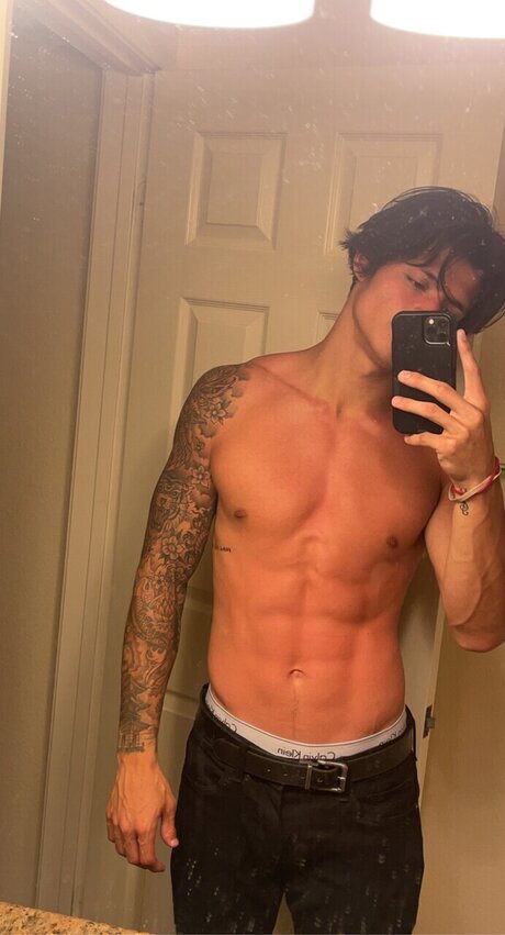 Nacktes geleaktes OnlyFans-Foto von Dylan Jordan