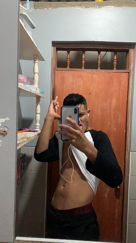 Nacktes geleaktes OnlyFans-Foto von Angel Guerrero