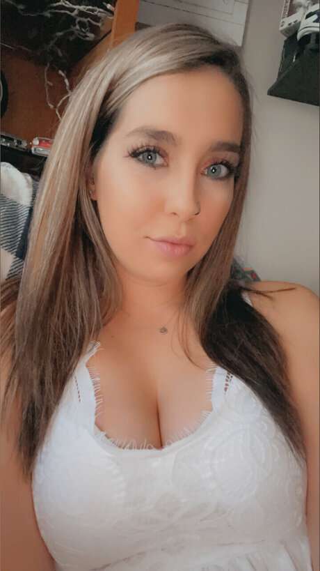 Nacktes geleaktes OnlyFans-Foto von Britney Logan