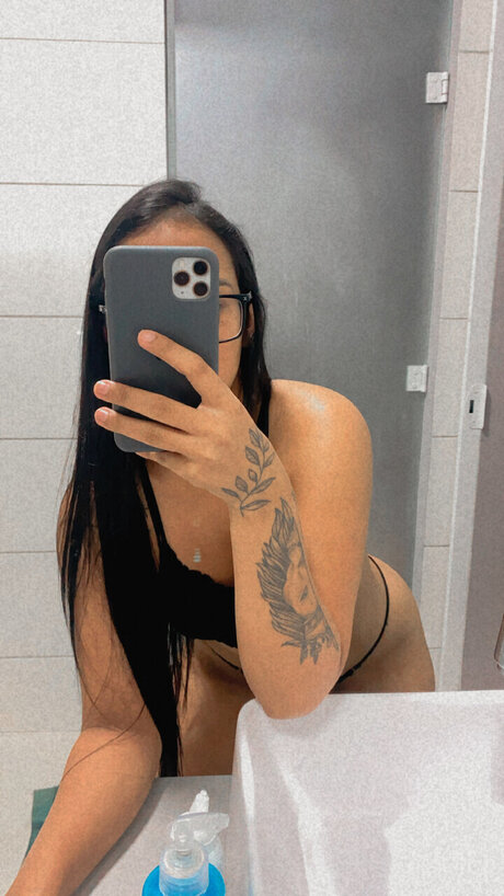 Nacktes geleaktes OnlyFans-Foto von Larie 