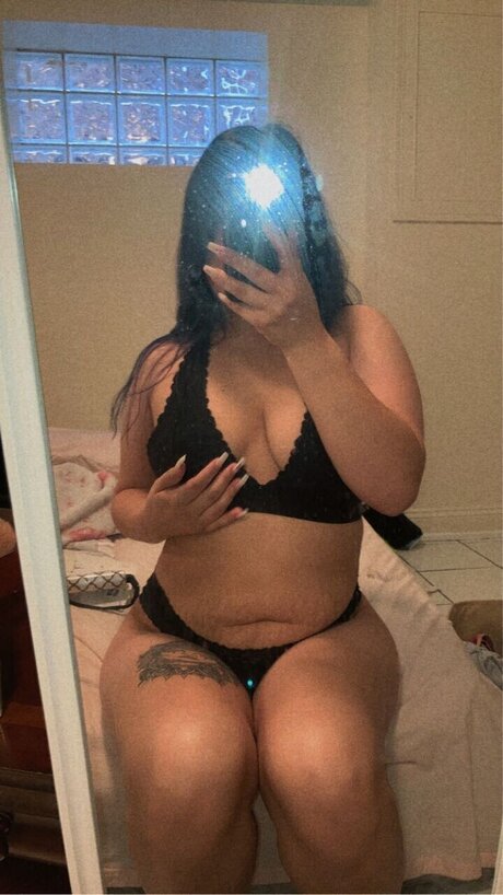 Nacktes geleaktes OnlyFans-Foto von Apphireblu