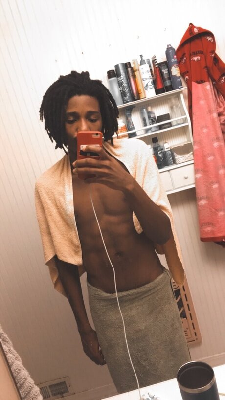 Nacktes geleaktes OnlyFans-Foto von De