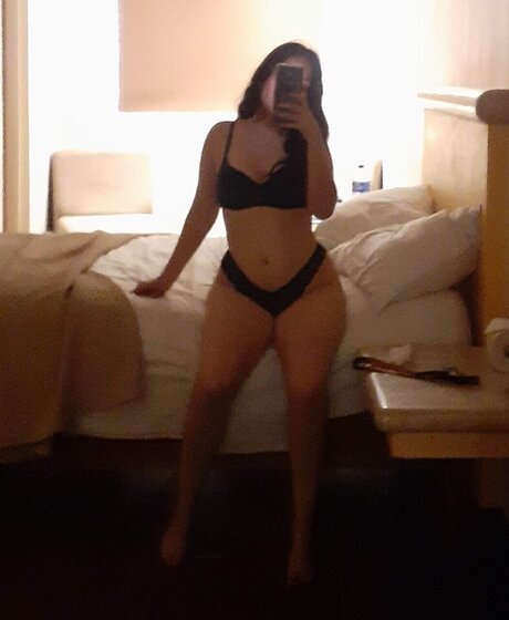 Nacktes geleaktes OnlyFans-Foto von Melanie Panik