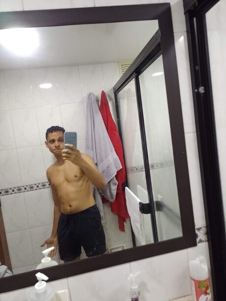 Nacktes geleaktes OnlyFans-Foto von Alistar Loveless
