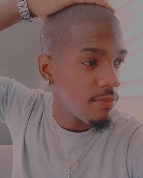 Nacktes geleaktes OnlyFans-Foto von Adonis Herrera