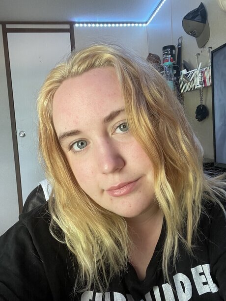 Nacktes geleaktes OnlyFans-Foto von Emma Dawn