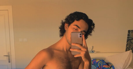 Nacktes geleaktes OnlyFans-Foto von Adonis