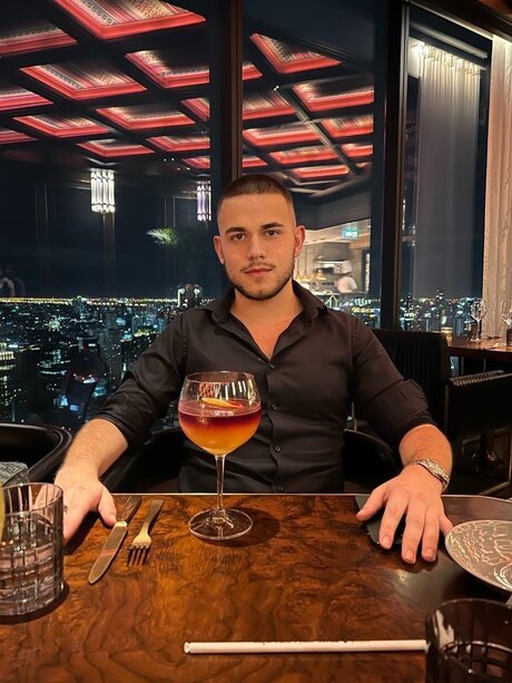 Nacktes geleaktes OnlyFans-Foto von Hugo Petjer